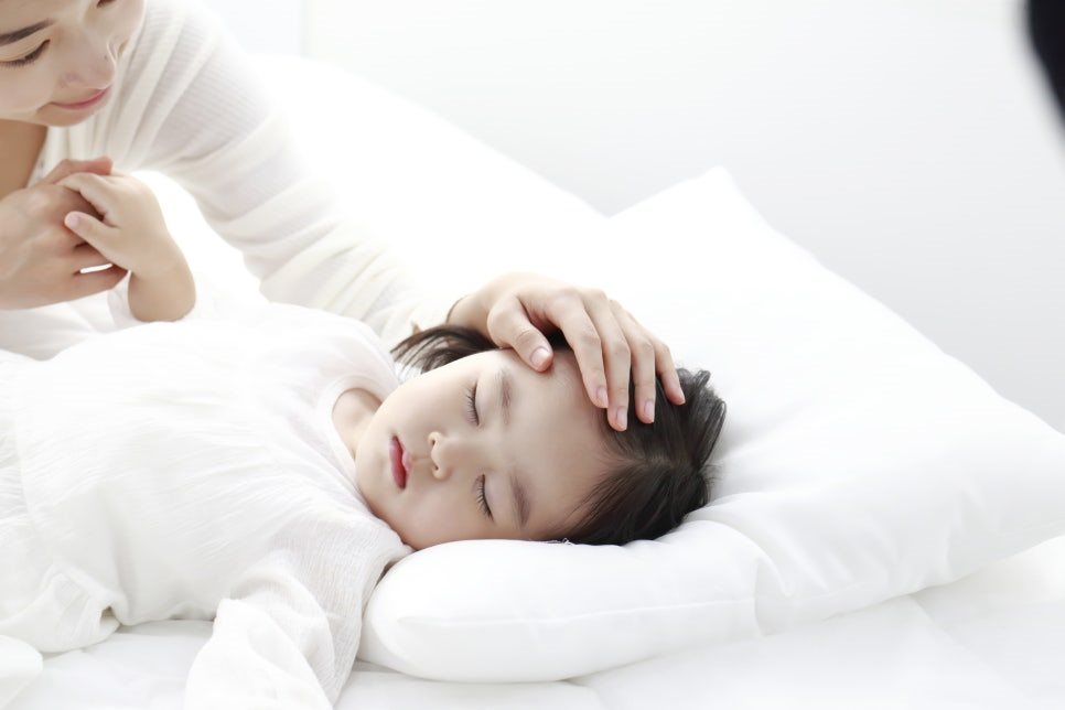 겨울밤 잠 못 자고 우는 아이, 어디가 불편해서 일까?