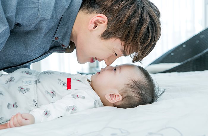 아빠가 하는 효과적인 베이비 마사지 방법?