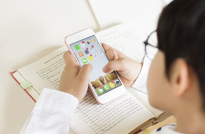 ‘집중력 날치기’ 스마트폰은 아이의 공부를 방해한다