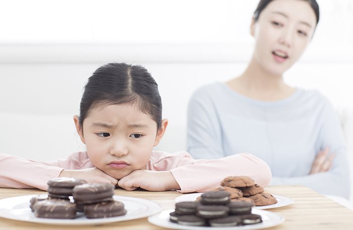지금 아이가 먹는 것, '간식'인가요 '군것질'인가요