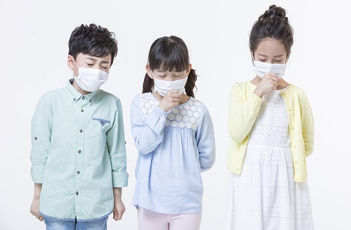 목 감기 걸린 아이, 찬 음식 계속 먹여도 될까요?