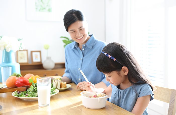무더위 이기는 우리 아이 여름철 건강 식사법