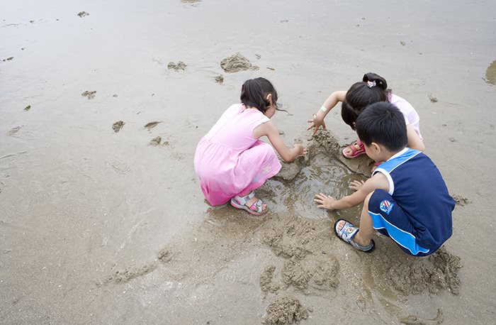 공격적인 놀이 즐기는 아이, 이런 놀이를 시켜보세요