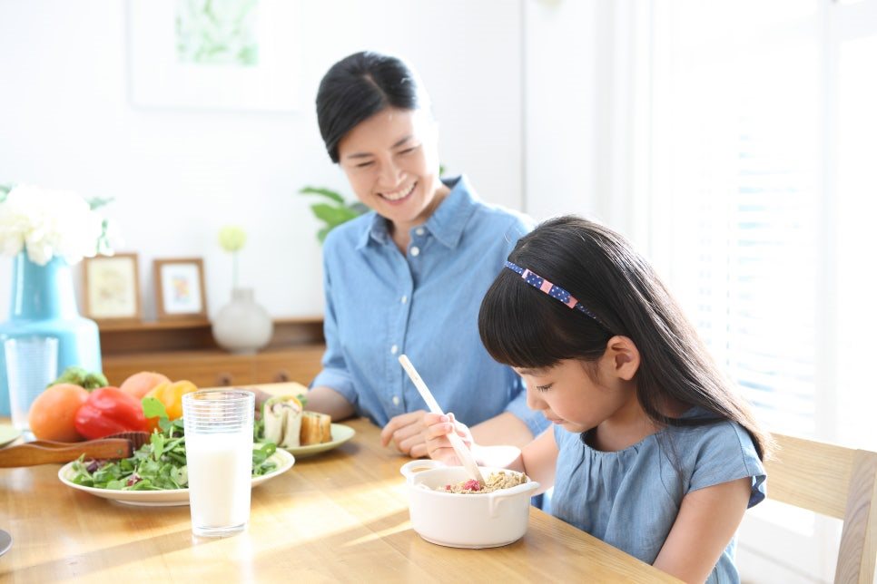 아이 밥 먹이는 게 전쟁 같다고요?
