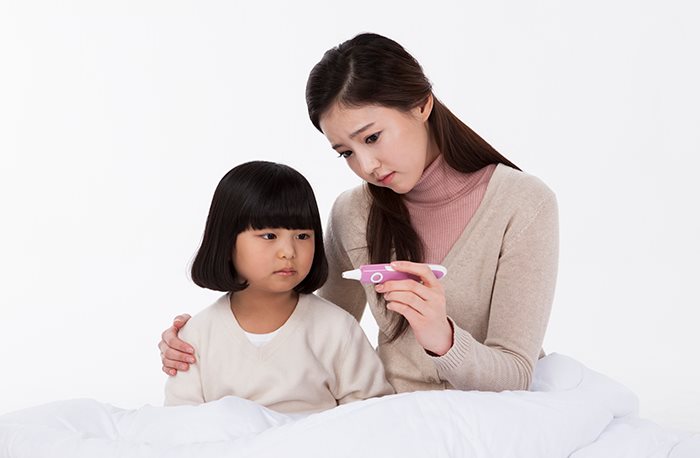 아이 감기, 굳이 해열제 먹일 필요 없다?