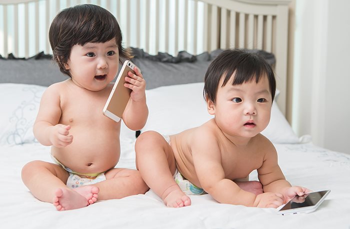 아이의 입을 막는 스마트폰, 줘도 될까요?
