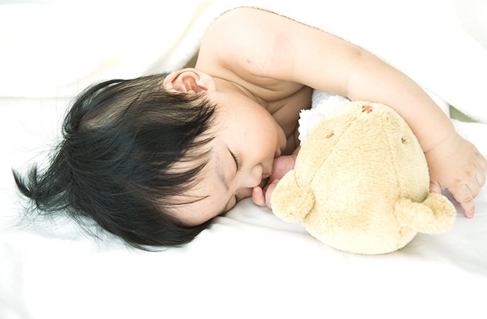 아이가 잘 때 땀을 너무 많이 흘리는데 괜찮을까요?