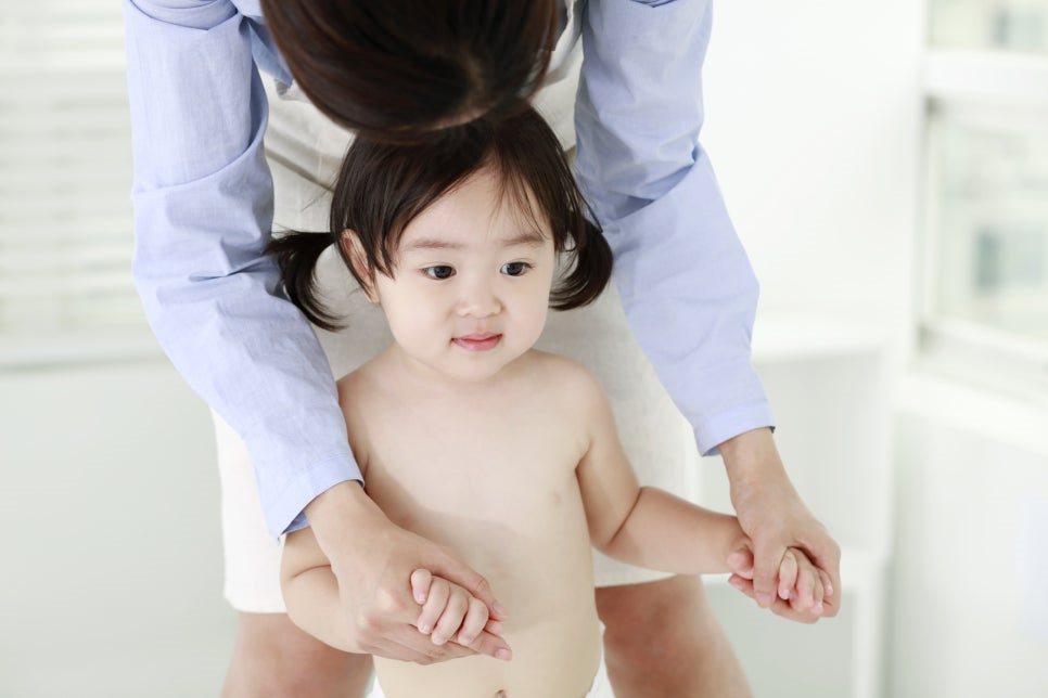 걸음마기 아이와 즐기는 초간단 놀이법