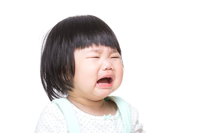 떼 쓰고 물건 던지는 아이, 어떻게 해야 할까요?